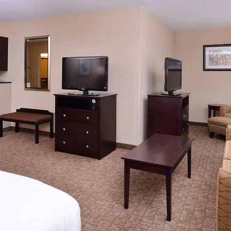 Holiday Inn Express & Suites Fairmont By Ihg Exterior photo