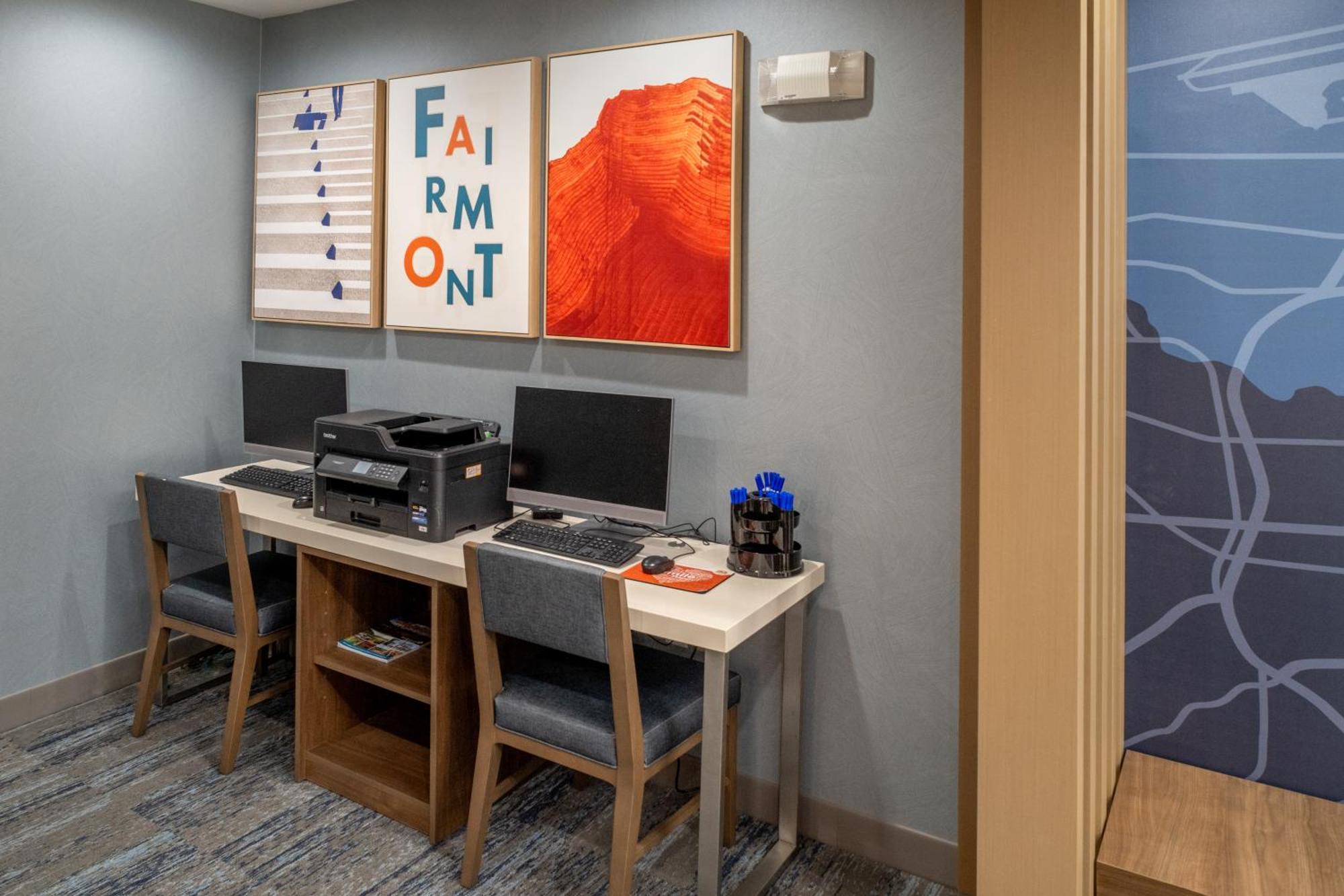 Holiday Inn Express & Suites Fairmont By Ihg Exterior photo